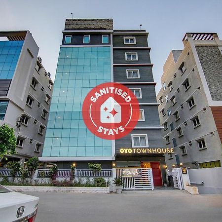 Oyo Townhouse 034 -Halcyon Hitech City Road Hyderabad Eksteriør billede