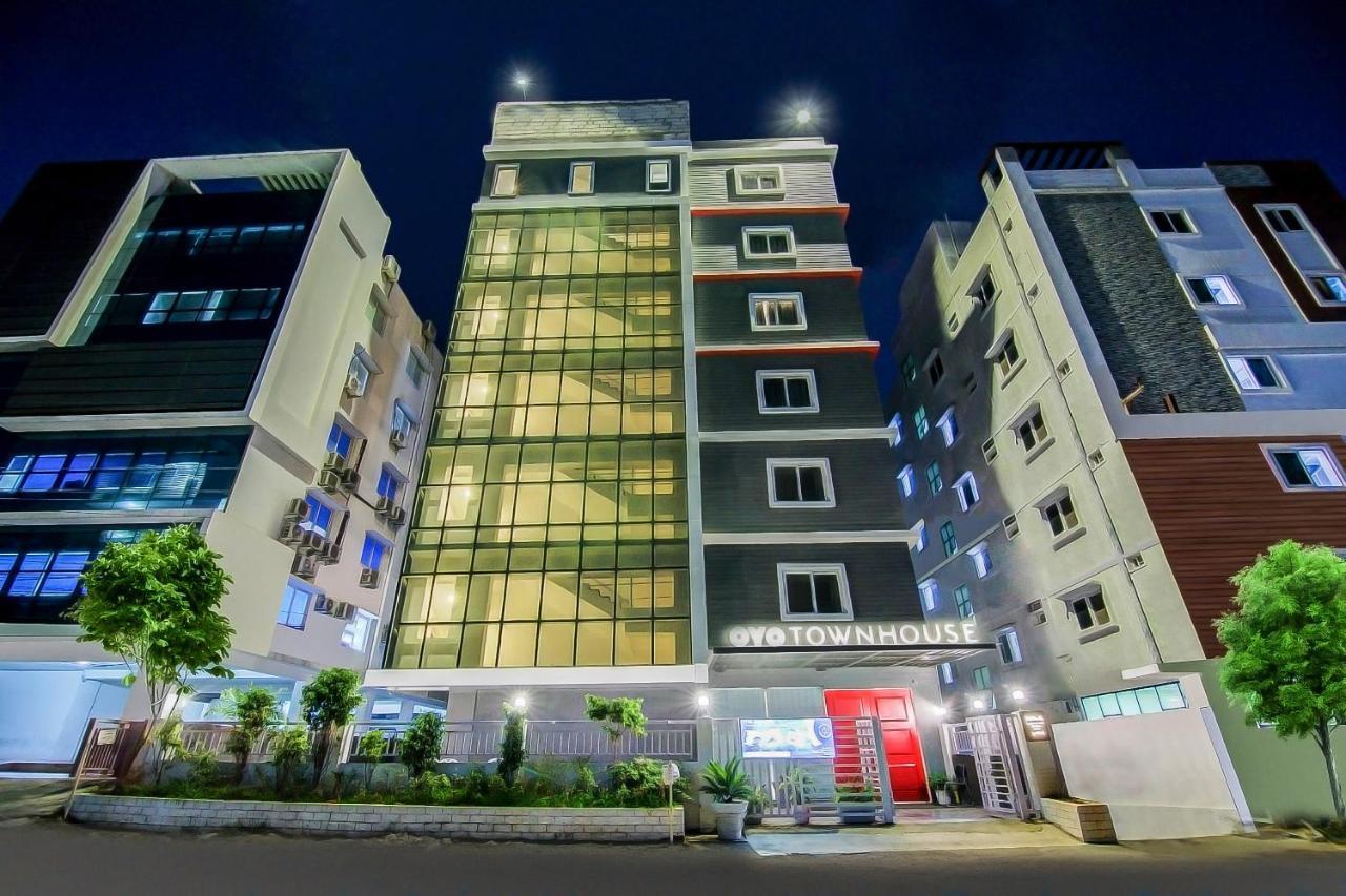Oyo Townhouse 034 -Halcyon Hitech City Road Hyderabad Eksteriør billede