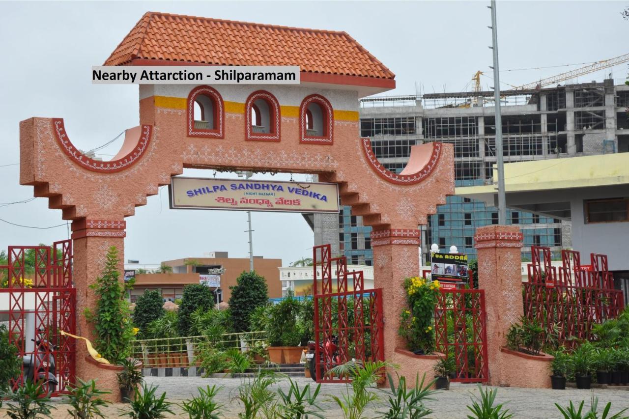 Oyo Townhouse 034 -Halcyon Hitech City Road Hyderabad Eksteriør billede