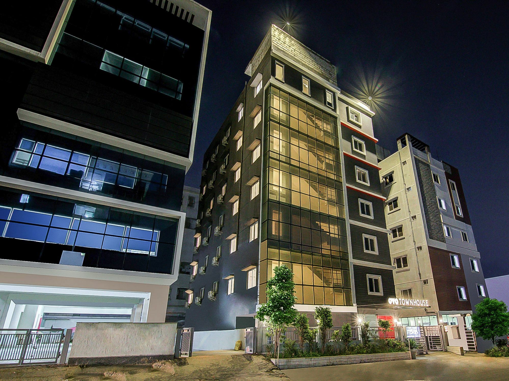 Oyo Townhouse 034 -Halcyon Hitech City Road Hyderabad Eksteriør billede