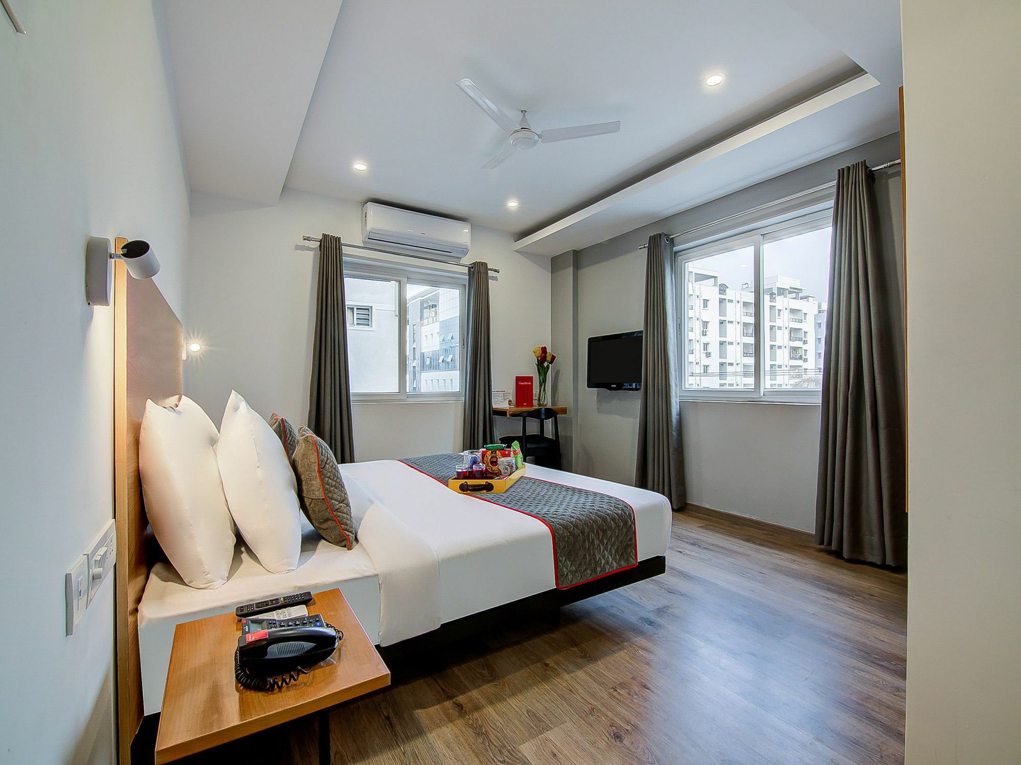 Oyo Townhouse 034 -Halcyon Hitech City Road Hyderabad Eksteriør billede