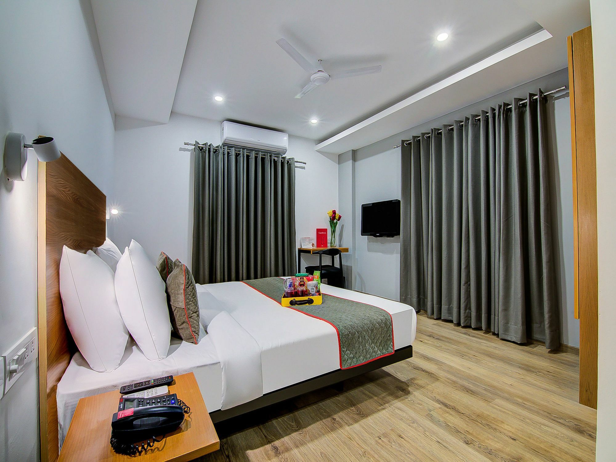 Oyo Townhouse 034 -Halcyon Hitech City Road Hyderabad Eksteriør billede