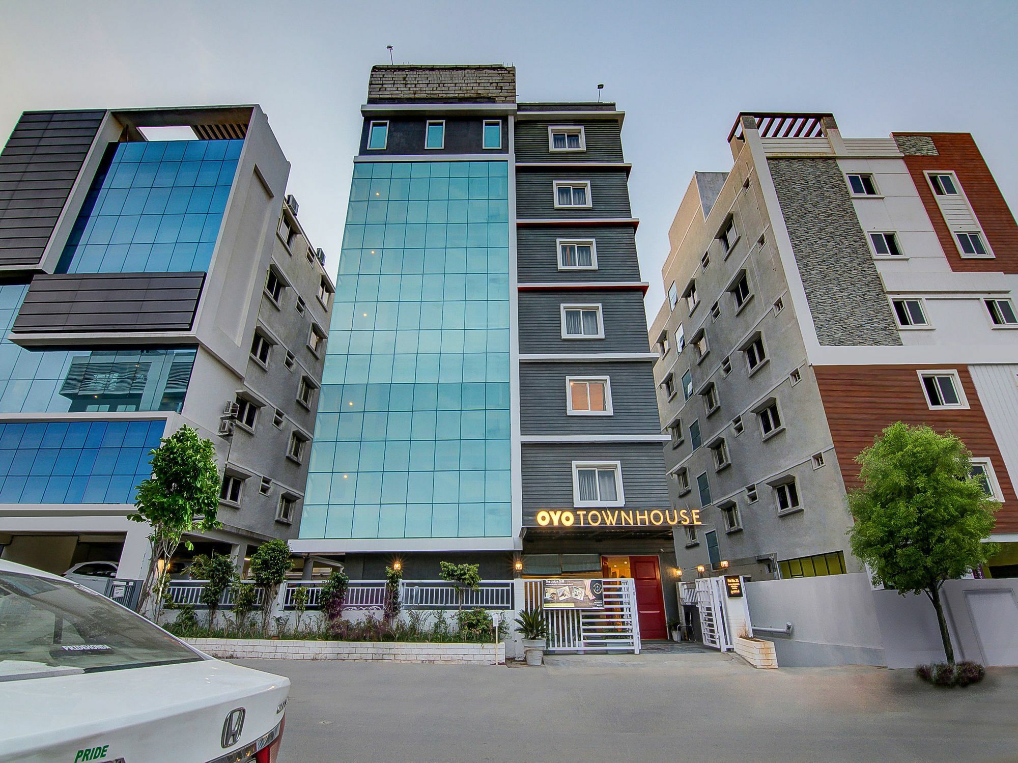 Oyo Townhouse 034 -Halcyon Hitech City Road Hyderabad Eksteriør billede